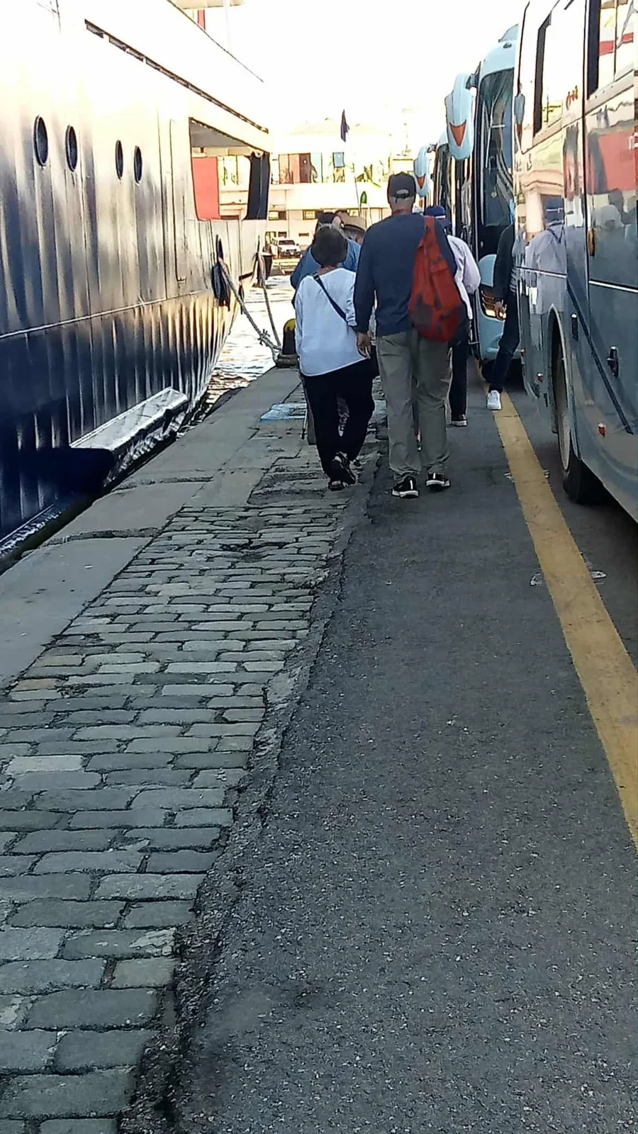 Arrivée d'un bateau touristique au port d'Alger – octobre 2025