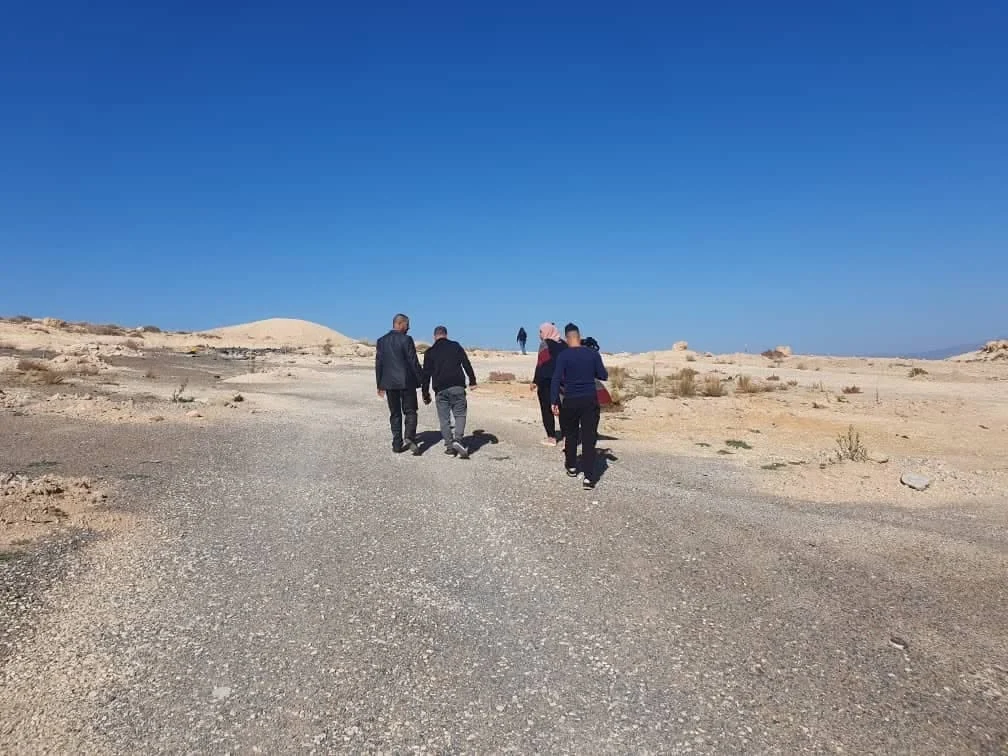 Excursión de periodistas a los itinerarios históricos en Beni Slimane en la década de los 70 de la Revolución