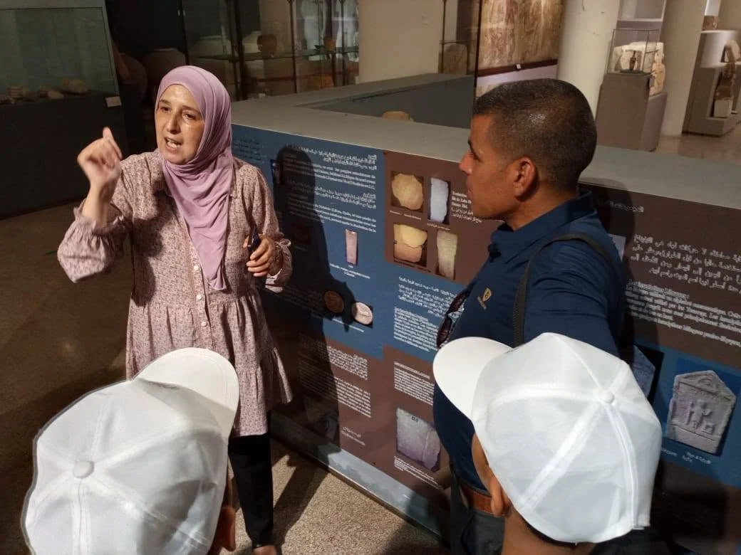 Partida de los estudiantes de la escuela de Al-Maghrib a Orán