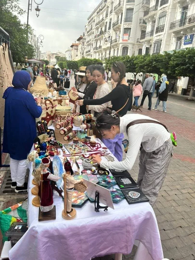 السياح يكتشفون النشاطات الثقافية في يوم دون سيارات بالعاصمة