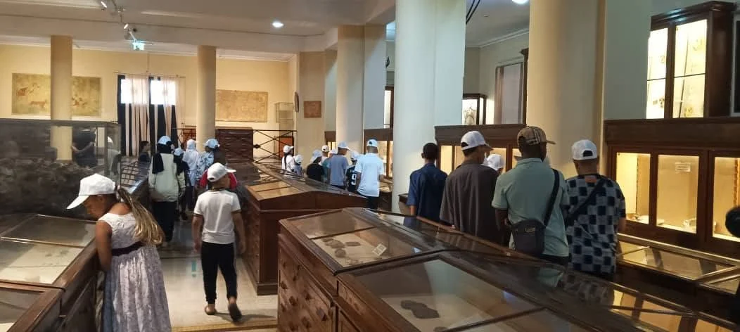 Partida de los estudiantes de la escuela de Al-Maghrib a Orán