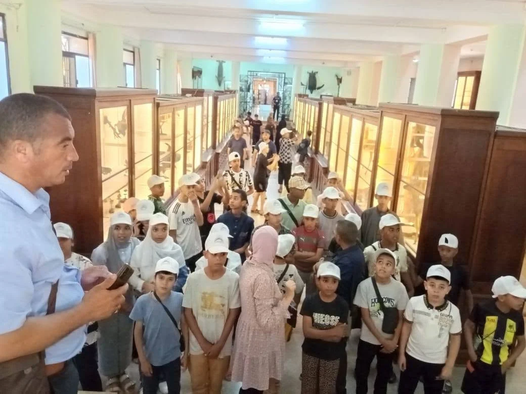 Partida de los estudiantes de la escuela de Al-Maghrib a Orán