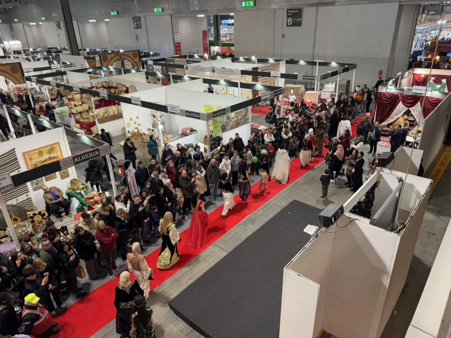 Ouverture du pavillon algérien au salon Artigiano in Fiera à Milan