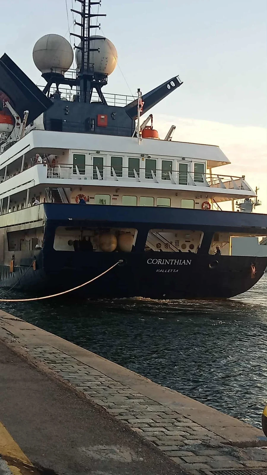 Arrivée d'un bateau touristique au port d'Alger – octobre 2025