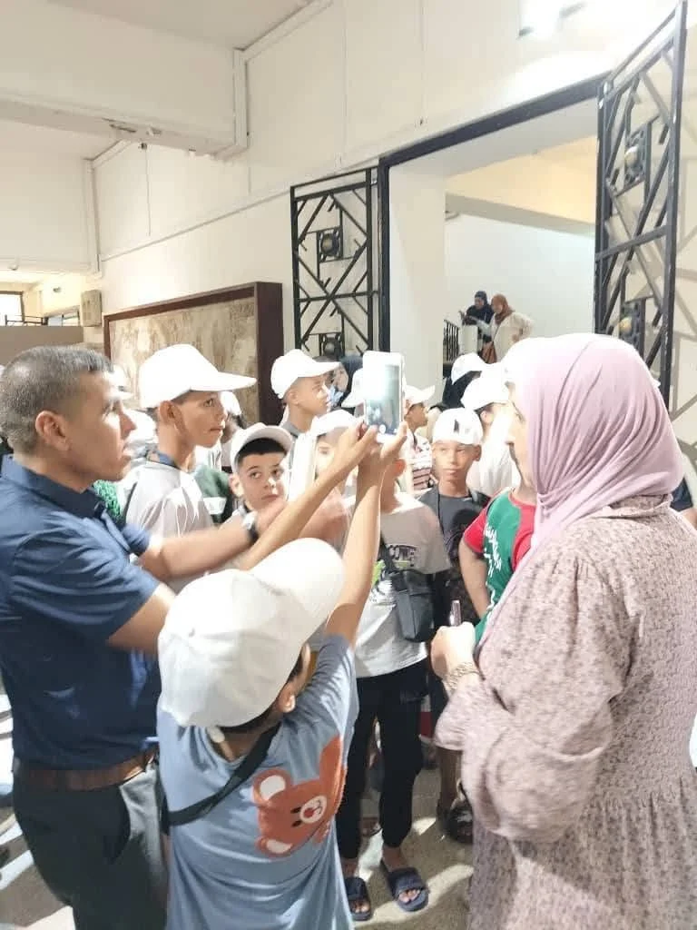 Partida de los estudiantes de la escuela de Al-Maghrib a Orán