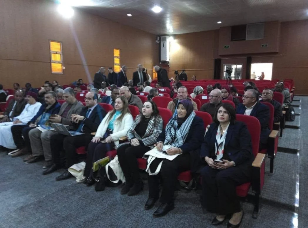 Charlas del Festival Internacional de Turismo Sahariano en la sala de Malik Ben Nabi