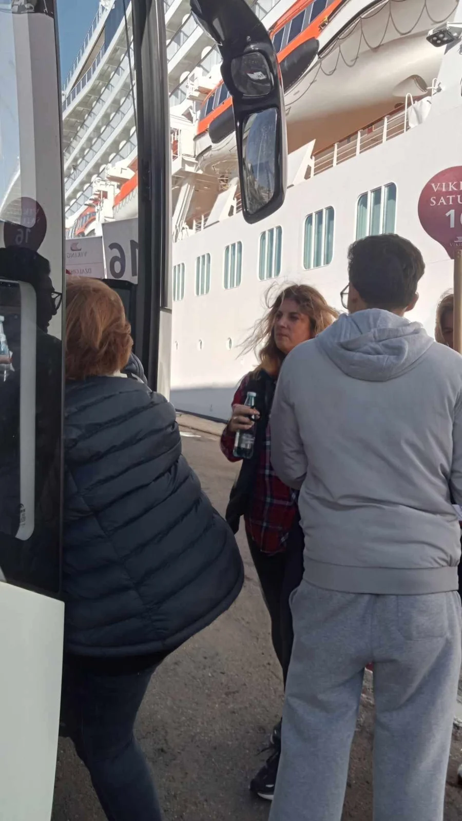 Принятие круизного судна Viking Saturn Bergen в порту Алжира
