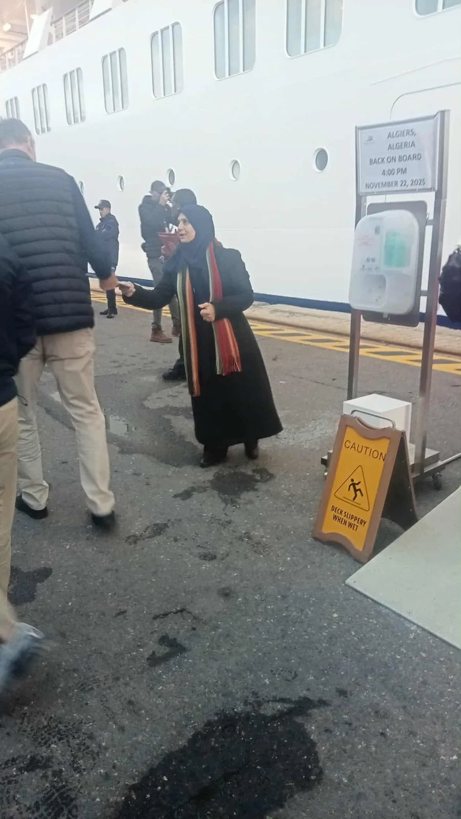 欢迎旅游船“维京·萨坦”号抵达阿尔及尔港