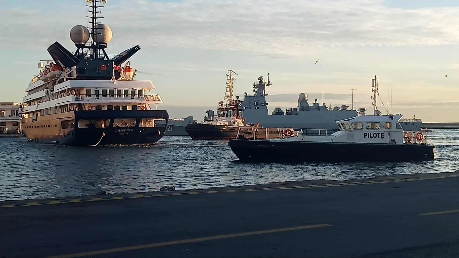 Arrivée d'un bateau touristique au port d'Alger – octobre 2025