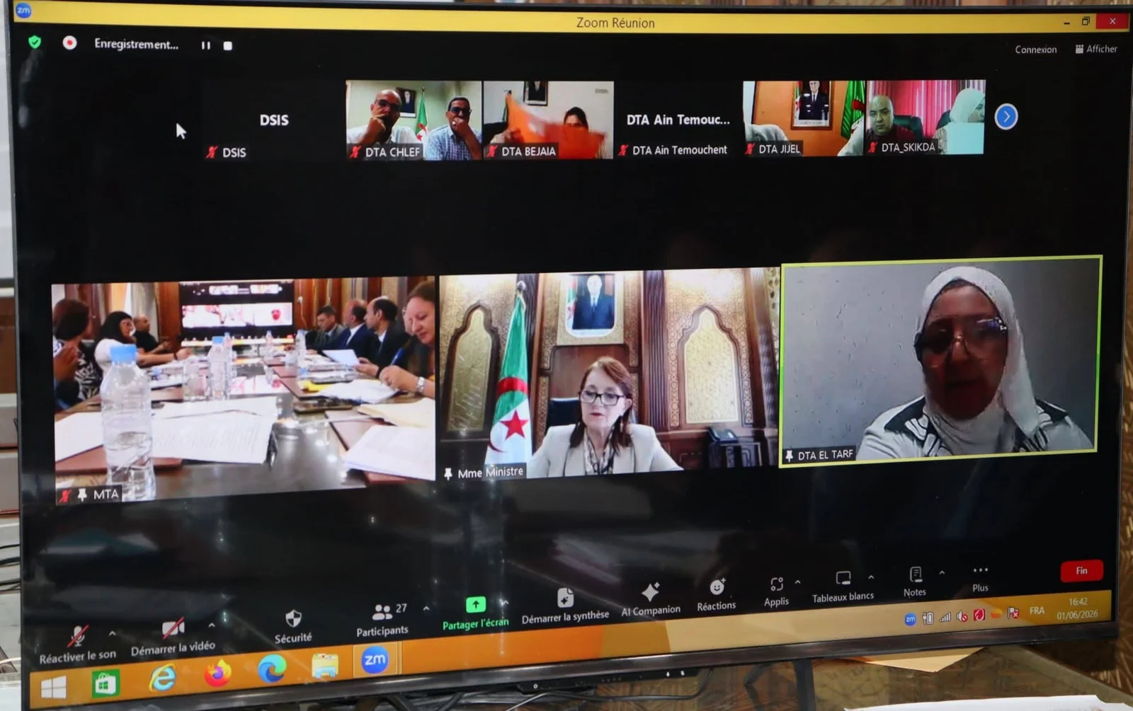 Reunión de coordinación entre la ministra de Turismo y los directores del turismo y la industria tradicional