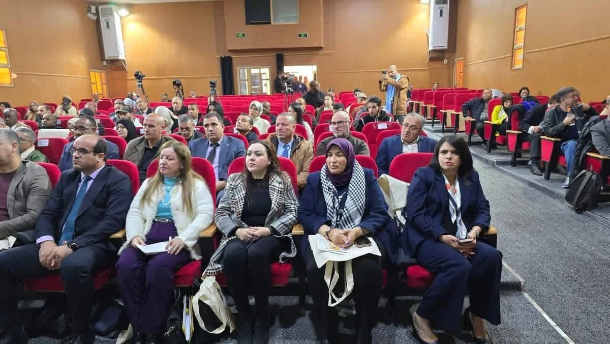Charlas del Festival Internacional de Turismo Sahariano en la sala de Malik Ben Nabi
